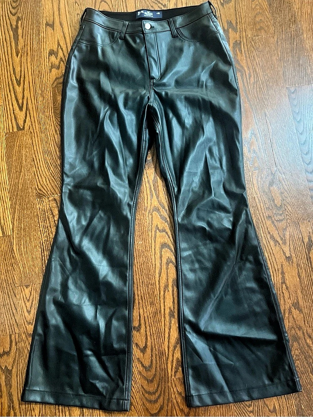 Hollister Women’s Ultra High-Rise Flare Pants vegan leather 15L/14L w32L (31)
